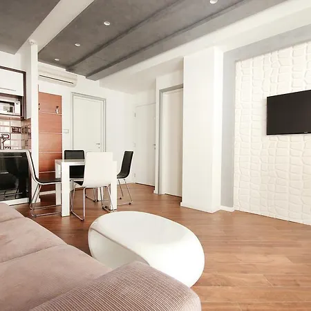 Apartments Belgrade דירה *